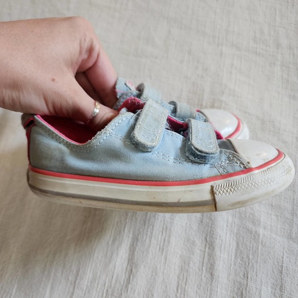 Converse Blue/Pink Shoes toddler 8 - Picture 2 of 8